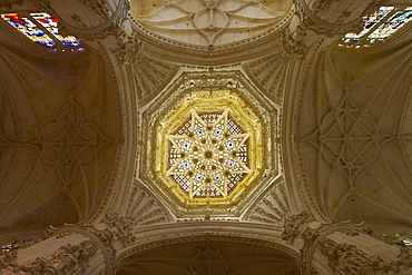 Vault of the dome, cupola, 16th Century, 59m high, in Cathedral Santa MarÃŒa, Catedral Santa MarÃŒa, Burgos, Castilla Leon, Spain