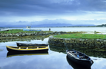 Europe, Great Britain, Ireland, Co. Galway, Connemara, boats in Dog's Bay