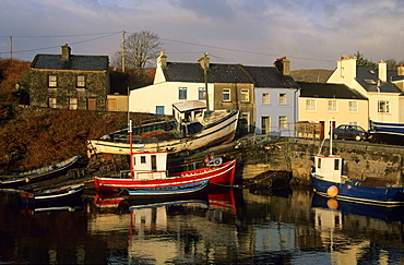 Europe, Great Britain, Ireland, Co. Galway, Connemara, fishing village of Roundstone, fishing boats at the pier