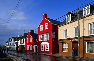 Europe, Great Britain, Ireland, Co. Kerry, Dingle peninsula, painted houses in Dingle