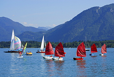 sailing boats on lake Mondsee, Salzkammergut, Salzburg, Austria