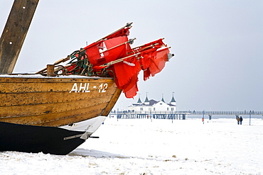 Fishingboat and Seebruecke in winter, Ahlbeck, Usedom, Mecklenburg-Vorpommern, Usedom, Germany