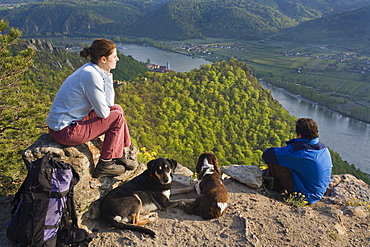 Young couple at a viewpoint, Wachau, Lower Austria, Austria, Europe