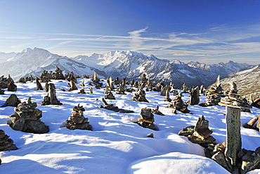 Cairns at Peterskoepfl with view towards Zillertal mountain range, Zillertal Alps, Zillertal, Tyrol, Austria