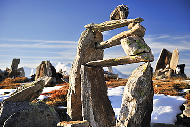 Cairns at Peterskoepfl with view towards the Zillertal mountain range, Zillertal Alps, Zillertal, Tyrol, Austria