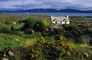 Cottage in the Ring of Kerry under clouded sky, County Kerry, Ireland, Europe