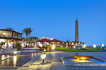 Promenade and lighthouse in the evening light, Maspalomas, Gran Canaria, Canary Islands, Spain, Europe