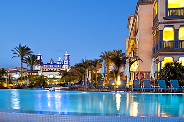 Villa del Conde Hotel with pool in the evening, Meloneras, Maspalomas, Gran Canaria, Canary Islands, Spain, Europe