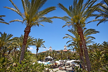 People at the pool of the Grand Hotel Costa, Meloneras, Maspalomas, Gran Canaria, Canary Islands, Spain, Europe