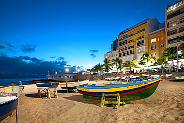 Boats on the beach in the evening, Playa de Las Canteras, Las Palmas, Gran Canaria, Canary Islands, Spain, Europe