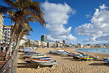 Boats on the beach in the sunlight, Playa de Las Canteras, Las Palmas, Gran Canaria, Canary Islands, Spain, Europe