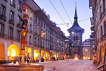 Illuminated fountain Zaeringerbrunnen and clock tower Zytglogge, Bern, UNESCO World Heritage Site Bern, Switzerland