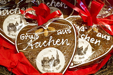 Gingerbread hearts depicting the Aachen cathedral, Aachen, North Rhine Westphalia, Germany