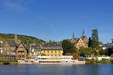 View at Traben-Trarbach with Mosel and tourist boats, Traben-Trarbach, Rhineland Palatinate, Germany