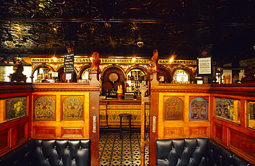 Interior view of the traditional pub The Crown Liquor Saloon, Belfast, County Antrim, Ireland, Europe