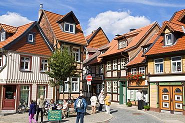 Smallest house, street with timber framed houses, old town, Wernigerode, Harz, Saxony-Anhalt, Germany