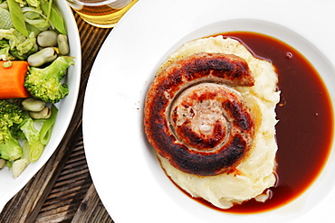 Pork sausage with mashed potatoes and vegetables, Stanton, Gloucestershire, Cotswolds, England, Great Britain, Europe