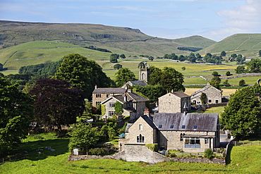 Houses at idyllic hilly landscape, Hebden, Yorkshire Dales National Park, Yorkshire Dales, Yorkshire, England, Great Britain, Europe