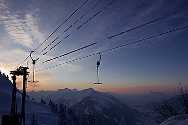 Ski lift in front of a wonderful panorama of mountains in the evening, Hahnenkamm, Tyrol, Austria, Europe