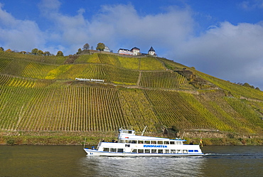 View of Marienburg castle and excursion boat on Moselle river, Puenderich, Rhineland-Palatinate, Germany, Europe