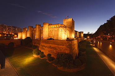 Aljaferia Palace and Torre de Trovador in the evening, Zaragoza, Saragossa, province of Zaragoza, Aragon, Northern Spain, Spain, Europe