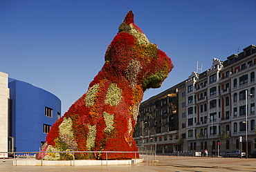 Sculpture Puppy in front of the Guggenheim Museum of modern and contemporary art, Bilbao, Province of Biskaia, Basque Country, Euskadi, Northern Spain, Spain, Europe