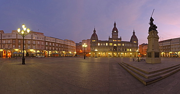 Town hall, monument to local hero Maria Pita, Praza Maria Pita, main square, La Coruna, A Coruna, Camino Ingles, Camino de Santiago, Way of Saint James, pilgrims way, province of La Coruna, Galicien, Nordspanien, Spanien, Europa