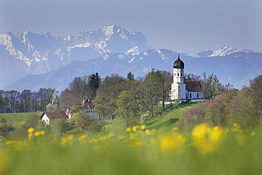 View over Holzhausen towards the Zugspitze mountain, Spring, Holzhausen am Starnberger See, Upper Bavaria, Bavaria, Germany