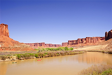 People in kayaks on Green River, White Rim Drive, White Rim Trail, Island in the Sky, Canyonlands National Park, Moab, Utah, Southwest, USA, America