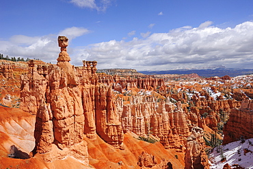 Rock spire ThorÂ¥s Hammer in Bryce Canyon, Bryce Canyon National Park, Utah, Southwest, USA, America