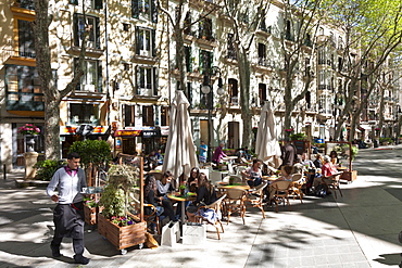 Strassencafe, Passeig des Born, shopping street, Palma de Mallorca, Mallorca, Spain