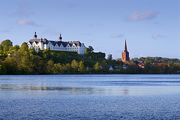 View over lake Grosser Ploener See onto the castle and the Nikolai church, Ploen, nature park Holsteinische Schweiz, Baltic Sea, Schleswig-Holstein, Germany, Europe