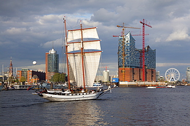 Sailing ship in front of Hafen City and Elbphilharmonie, Hamburg, Germany, Europe