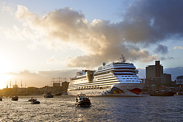 Cruise ship AIDAsol entering port in the evening light, Hamburg, Germany, Europe