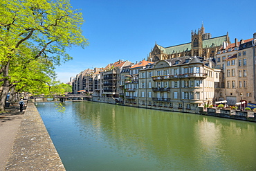 Moselle with cathedral in the sunlight, Metz, Lorraine, France, Europe