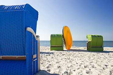 Colourful beachchairs and yellow rubber dinghy on the beach, Wyk, Foehr, North Frisian Islands, Schleswig-Holstein, Germany, Europe