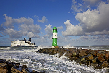 Ferry leaving seaside resort Warnemuende, Rostock, Baltic coast, Mecklenburg Western Pomerania, Germany, Europe