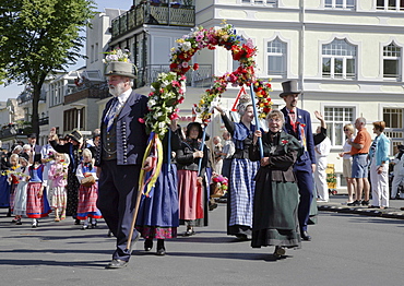 Folk festival Warnemuender Umgang at seaside resort Warnemuende, Rostock, Mecklenburg Western Pomerania, Germany, Europe