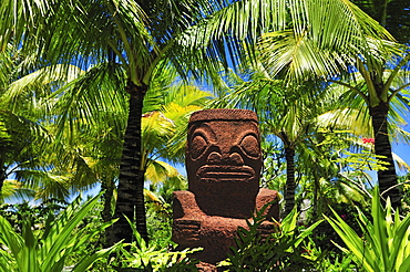 Sculpture in Saint Regis Bora Bora Resort, Bora Bora, Society Islands, French Polynesia, Windward Islands, South Pacific