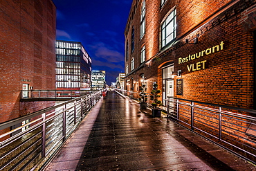 Twilight in the Speicherstadt at Sandtorkai, Hafencity, Hamburg, Germany