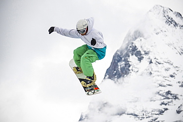 Freestyle skier in action, whitestyle open, freestyle competition, Muerren, canton of Bern, Switzerland