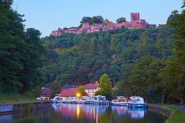 Castle and marina with houseboats on Canal de la Marne au Rhin at Saverne, Moselle, Region Alsace Lorraine, France, Europe