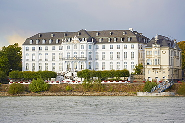 View of Engers castle, Foundation Villa Musica, Engers, Residence of the Fuersten zu Wied, Neuwied-Engers, Rhein, Rhineland-Palatinate, Germany, Europe