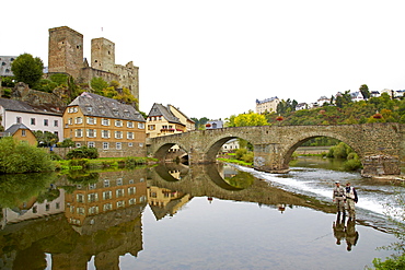 Runkel castle and stone arch bridge, Runkel, Westerwald, Taunus, Hesse, Germany, Europe