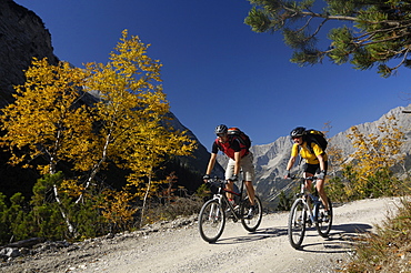 Couple mountain biking in the Karwendel Mountains, Near Scharnitz, Tirol, Austria, Europe