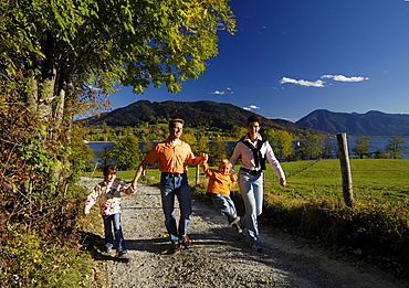 Family hiking at Lake Tegernsee, Hand in Hand, Upper Bavaria, Bavaria, Germany, Europe