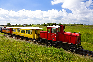 Island train, Langeoog Island, North Sea, East Frisian Islands, East Frisia, Lower Saxony, Germany, Europe