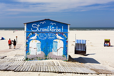 Beach chairs on the beach with rental hut, Juist Island, North Sea, East Frisian Islands, East Frisia, Lower Saxony, Germany, Europe