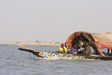 Pinasse carrying cargo and people on the Niger River between Niafunke and Kabara, Mali