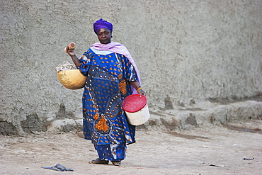 Woman carrying water in Djenne, Mali